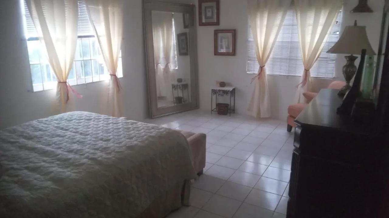 Tranquila Oasis Villa Runaway Bay