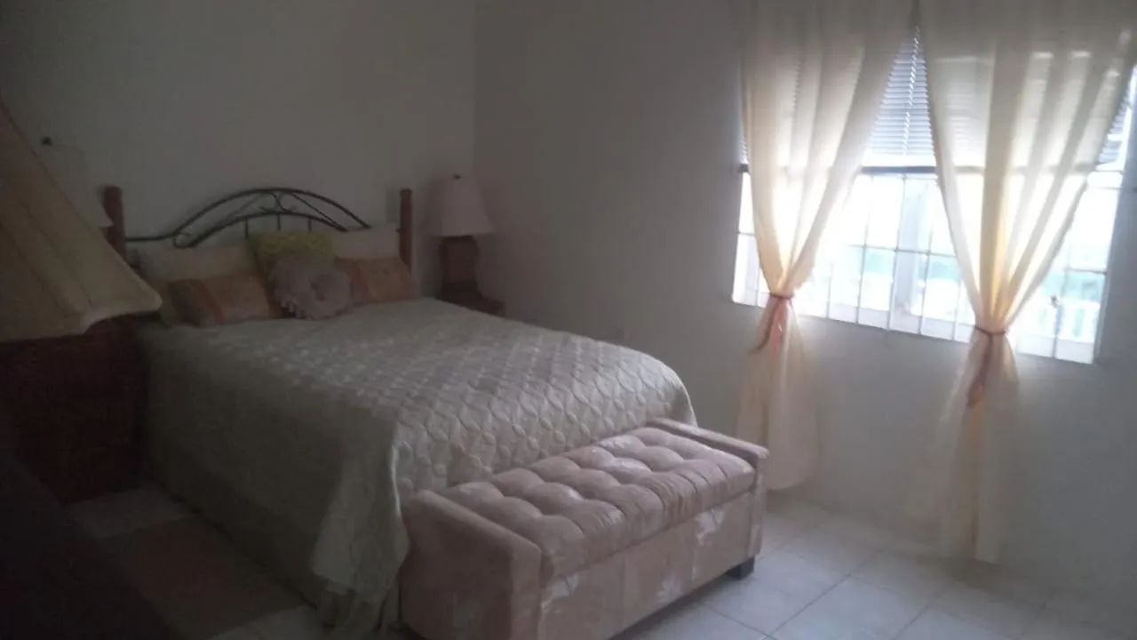 Tranquila Oasis Villa Runaway Bay Holiday home