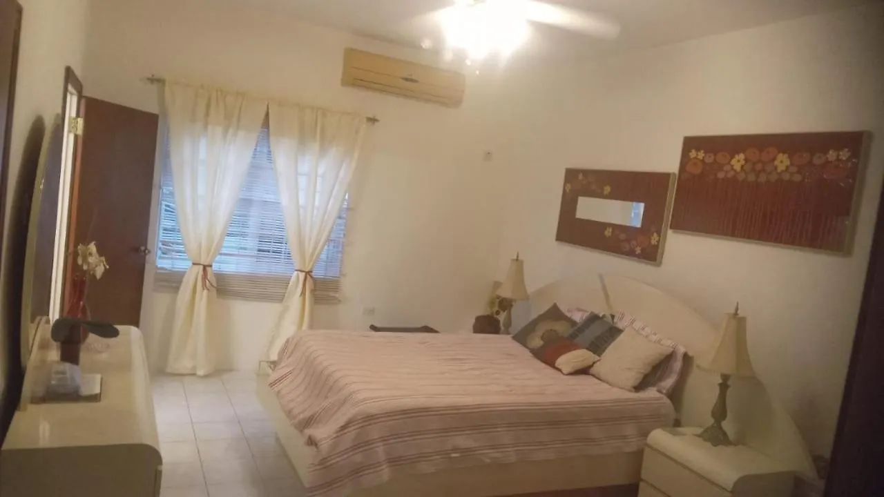 Tranquila Oasis Villa Runaway Bay